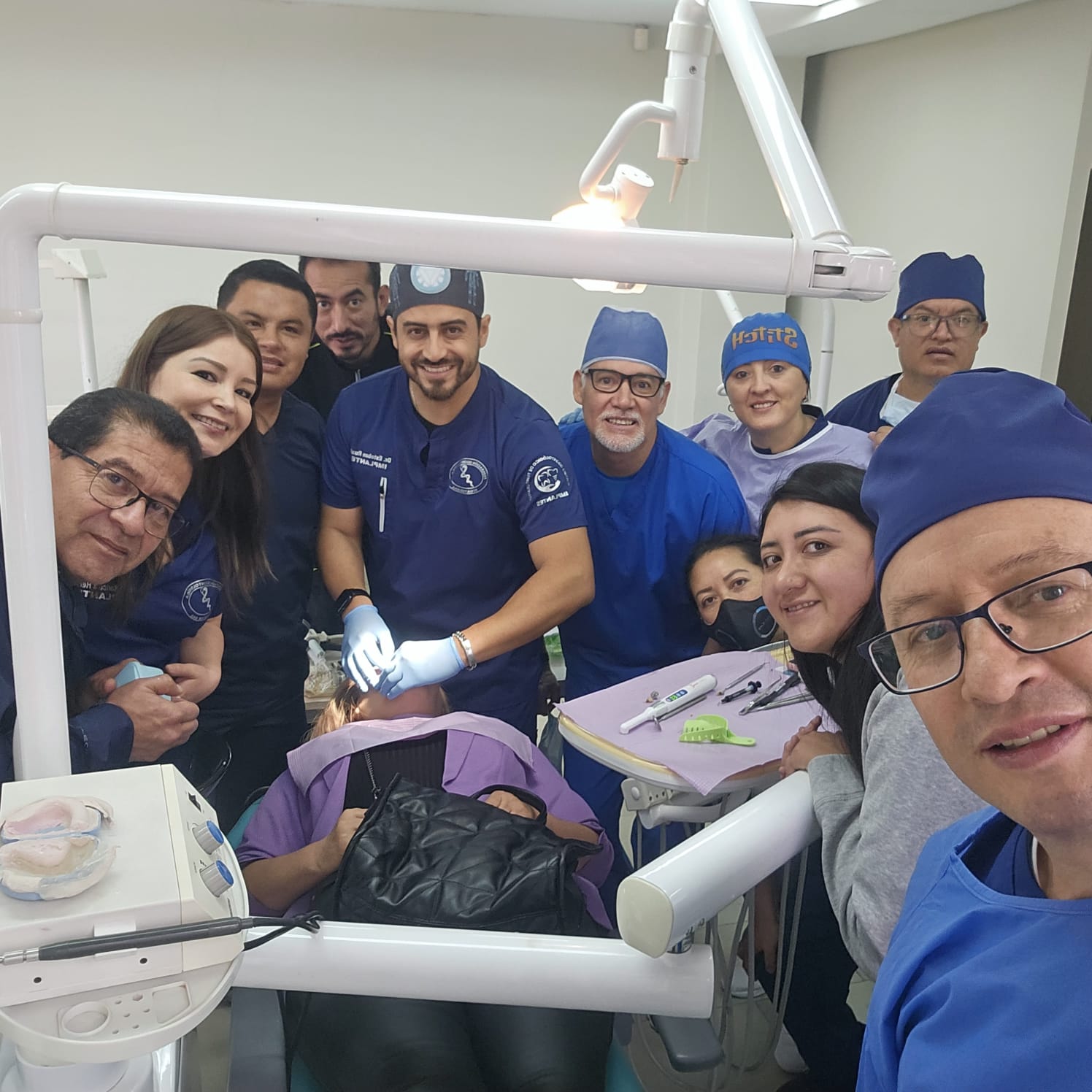 Equipo de profesionales odontológicos