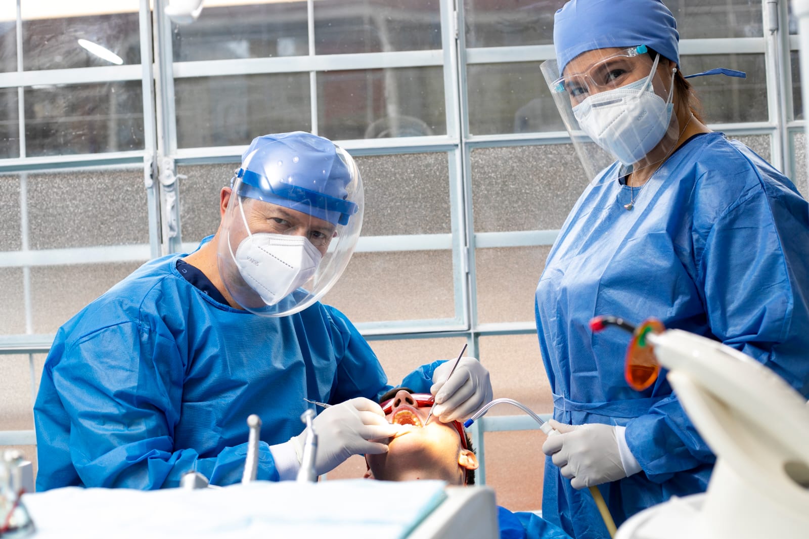 Tratamiento dental con tecnología moderna